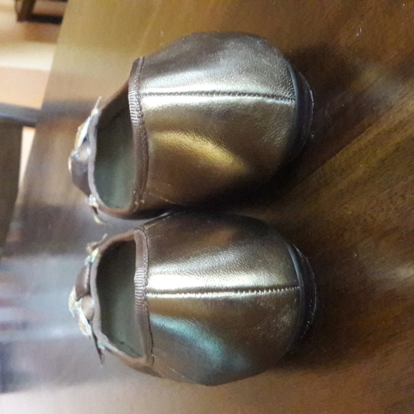 Simply Vera Cheerful Gold Flats S8 - Picture 3 of 6